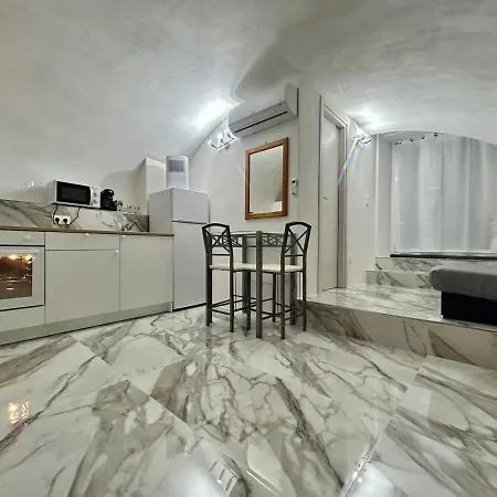 Διαμέρισμα Cave House *