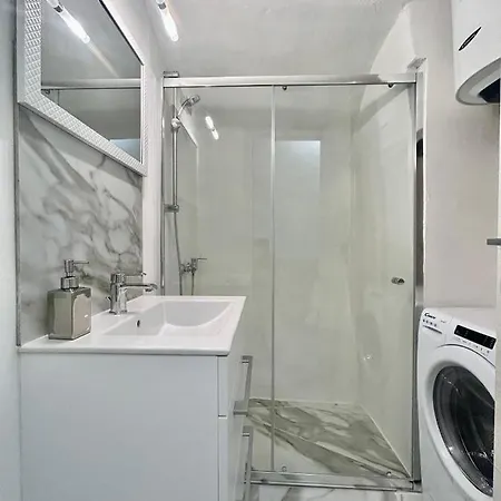 Cave House Apartman *