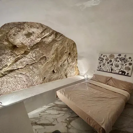 Апартаменты Cave House
