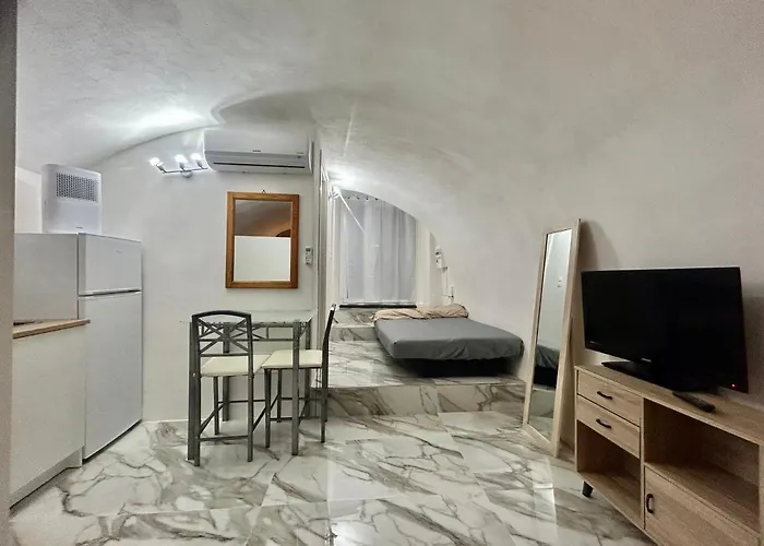 Апартаменти Cave House